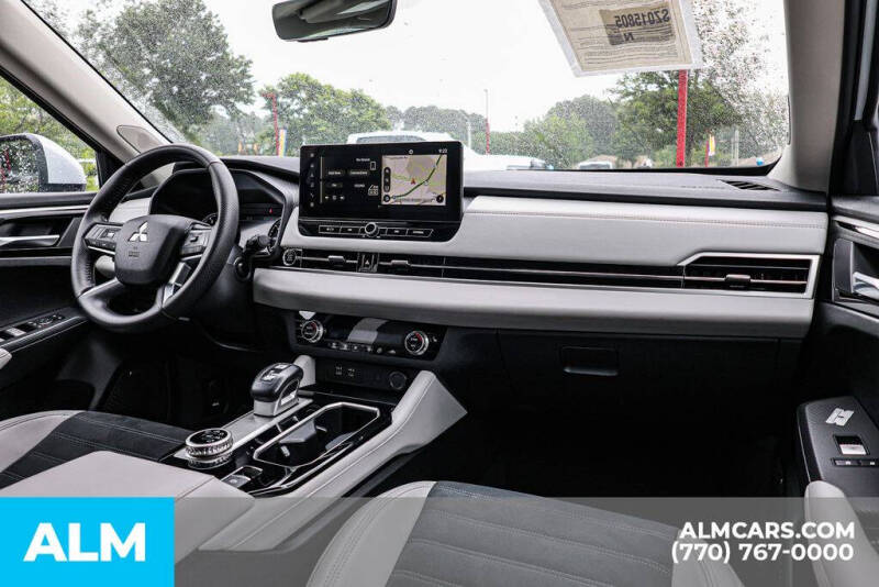 2025 Mitsubishi Outlander SE