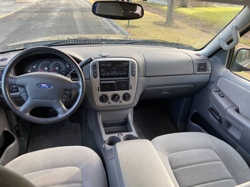 2005 Ford Explorer XLT