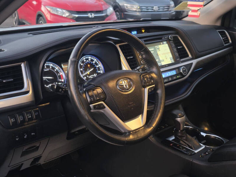 2017 Toyota Highlander Limited Platinum