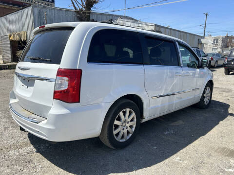 2014 Chrysler Town and Country Touring