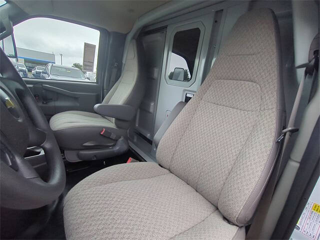 2025 Chevrolet Express 3500