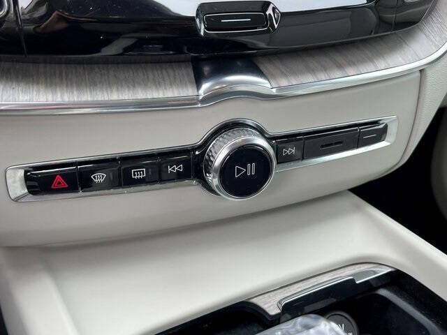 2022 Volvo XC60 B5 Inscription