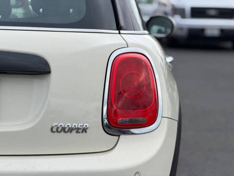 2017 MINI Hardtop 4 Door Cooper