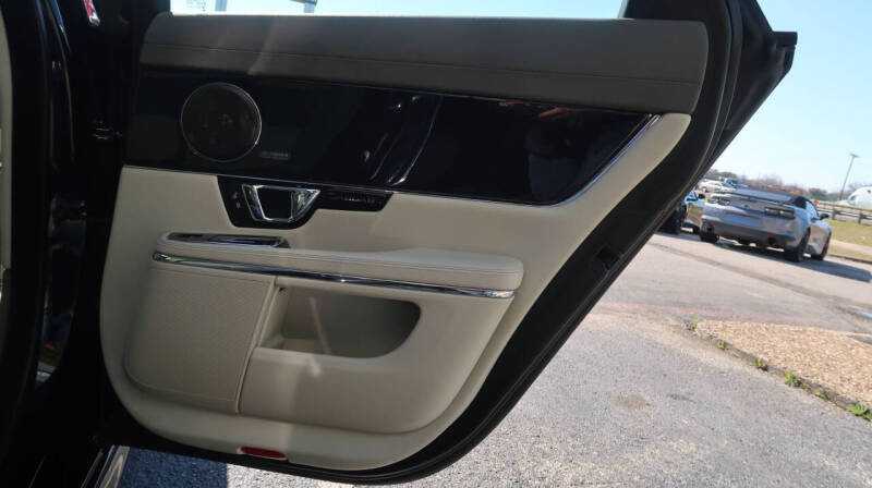 2017 Jaguar XJ R-Sport