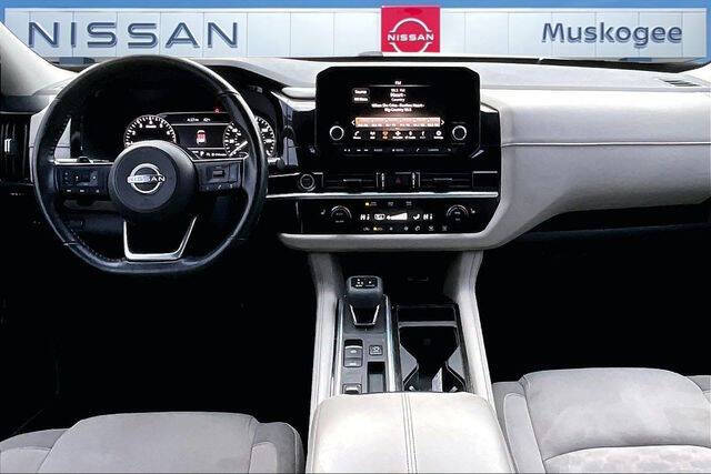 2022 Nissan Pathfinder SV