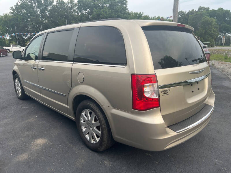 2016 Chrysler Town and Country Touring