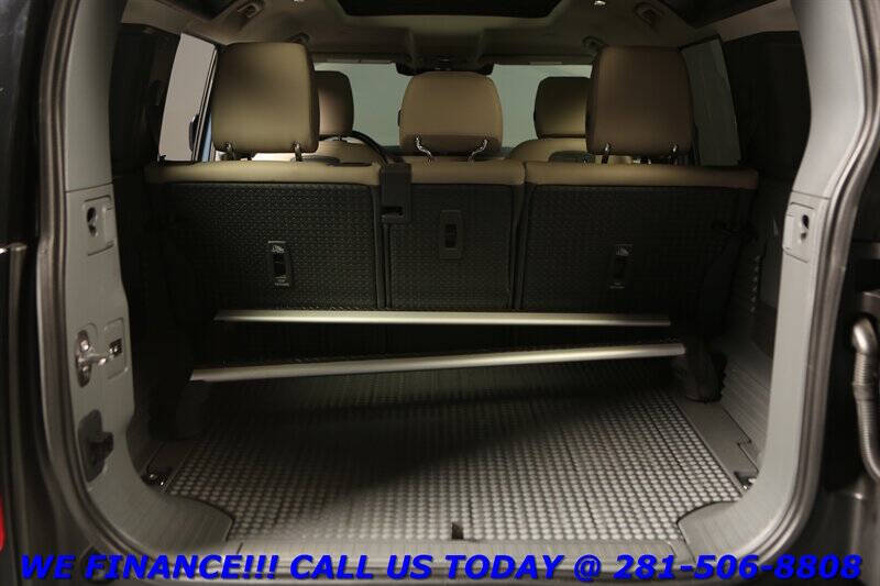 2022 Land Rover Defender 110 SE