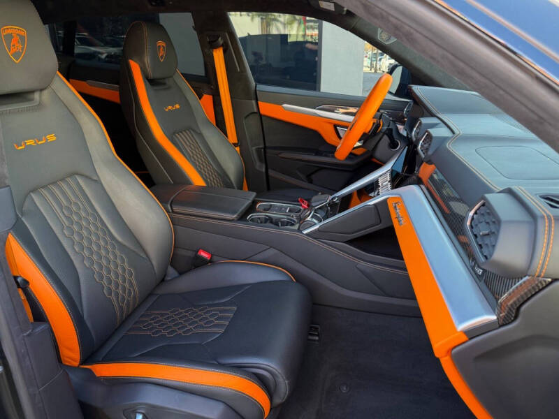 2023 Lamborghini Urus S