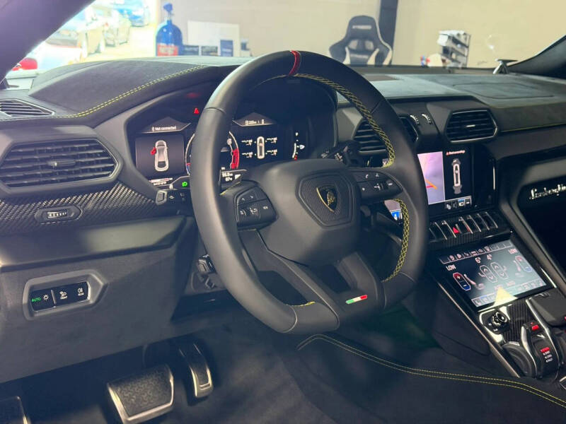 2024 Lamborghini Urus Performante