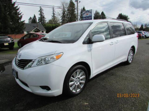 2014 Toyota Sienna for sale at Hall Motors LLC in Vancouver WA