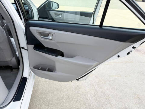 2016 Toyota Camry LE