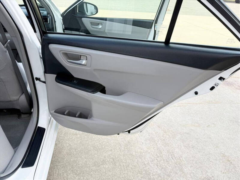 2016 Toyota Camry LE