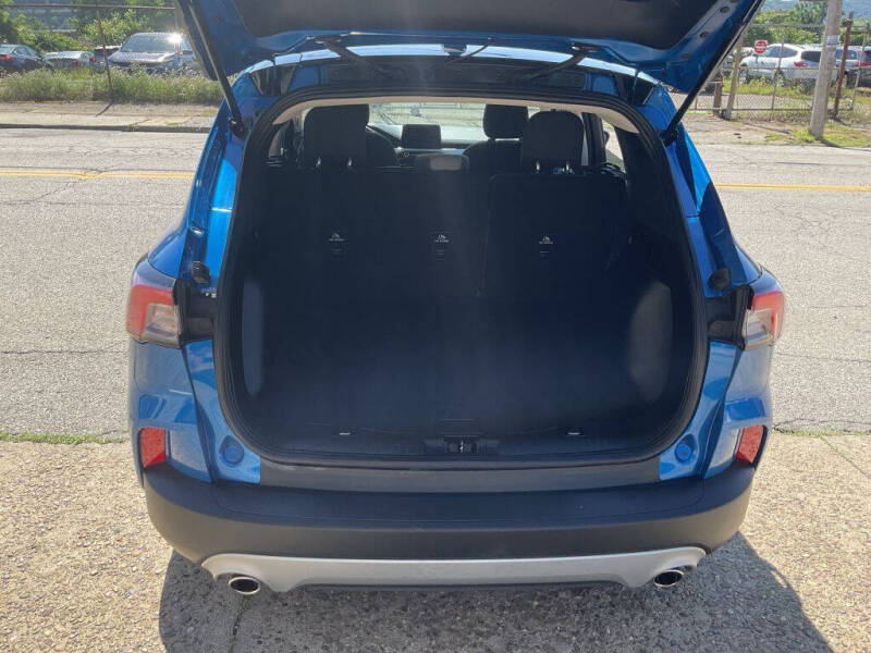 2020 Ford Escape SE
