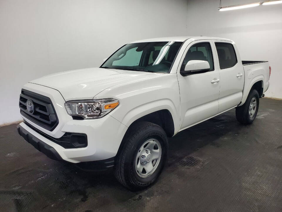 2022 Toyota Tacoma SR's photo