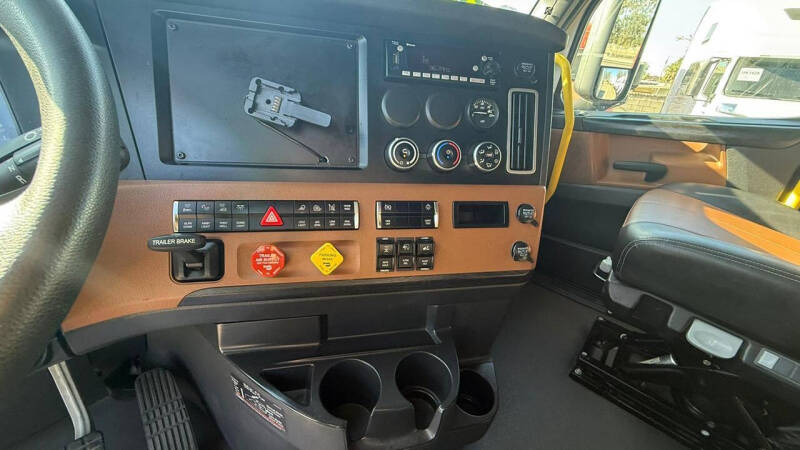 2023 Freightliner Cascadia