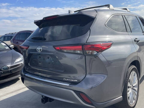 2023 Toyota Highlander Platinum