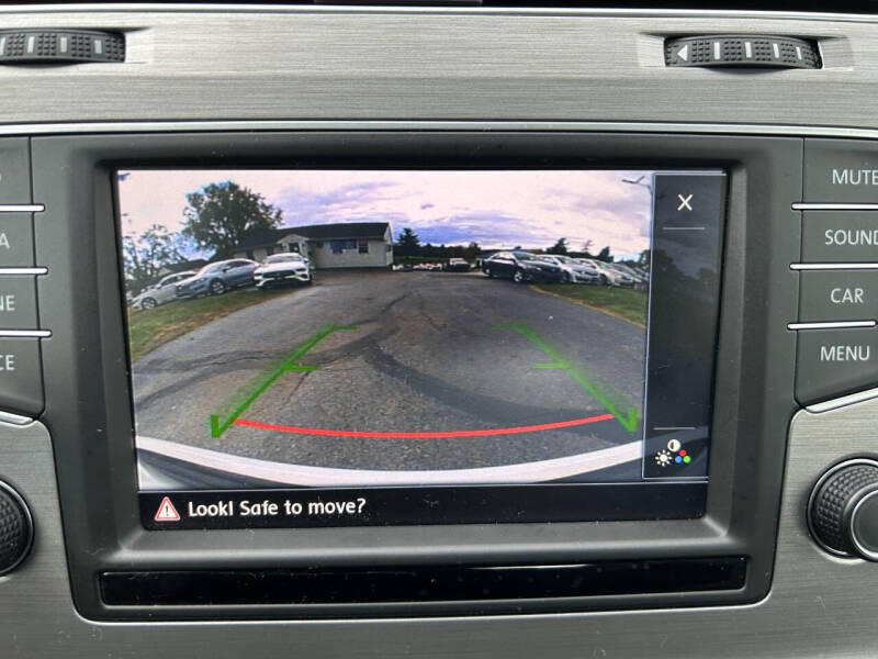 2016 Volkswagen Golf TSI S