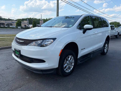 2022 Chrysler Voyager LX