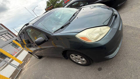 2005 Toyota Sienna LE 8 Passenger