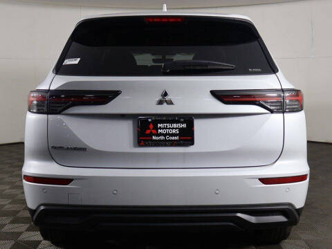 2026 Mitsubishi Outlander ES