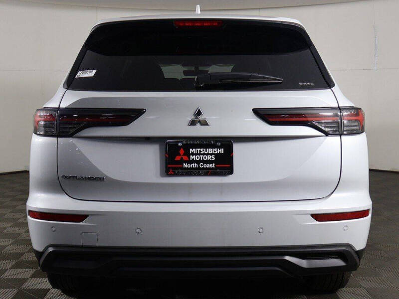 2026 Mitsubishi Outlander ES