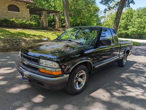 2001 Chevrolet S-10 for sale at Advantage Auto Sales & Imports Inc in Loves Park IL