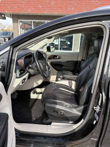 2017 Chrysler Pacifica Touring-L Plus