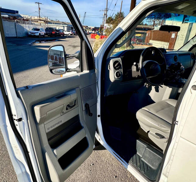 2011 Ford E-Series E-350 SD