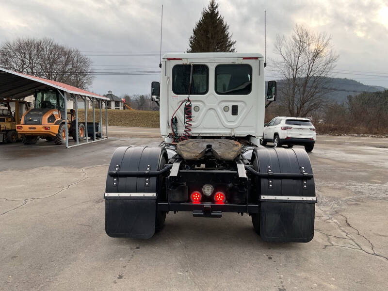 2016 Freightliner Cascadia