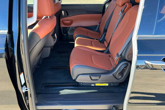 2025 Kia Carnival SX