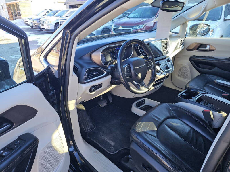 2017 Chrysler Pacifica Touring-L