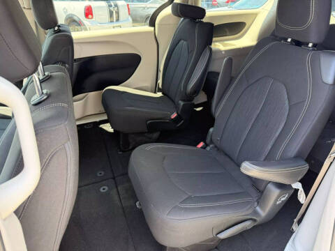 2020 Chrysler Voyager LX