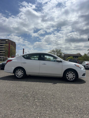 2017 Nissan Versa 1.6 SV