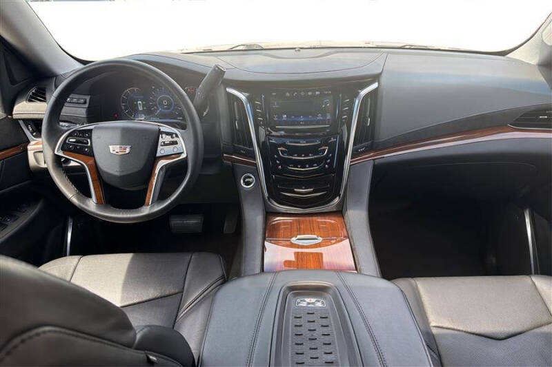 2017 Cadillac Escalade Luxury