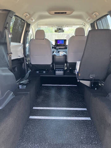 2026 Toyota Sienna LE 8-Passenger