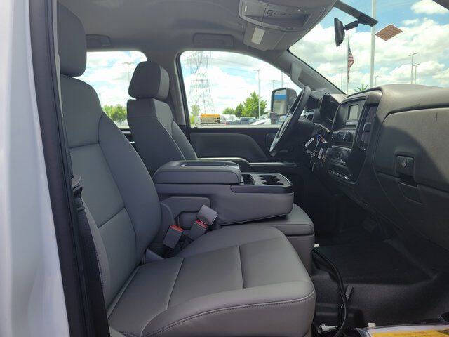 2023 Chevrolet Silverado 5500HD