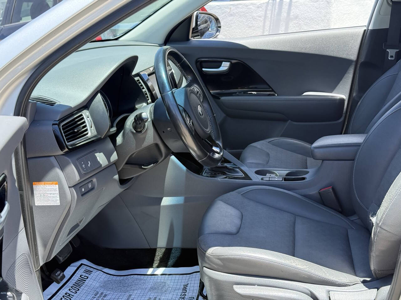 Silver 2017 Kia Niro EX EX 4dr Crossover 18