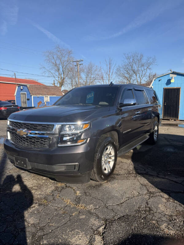 2016 Chevrolet Suburban LS's photo