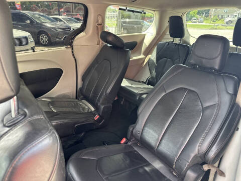 2017 Chrysler Pacifica Touring-L