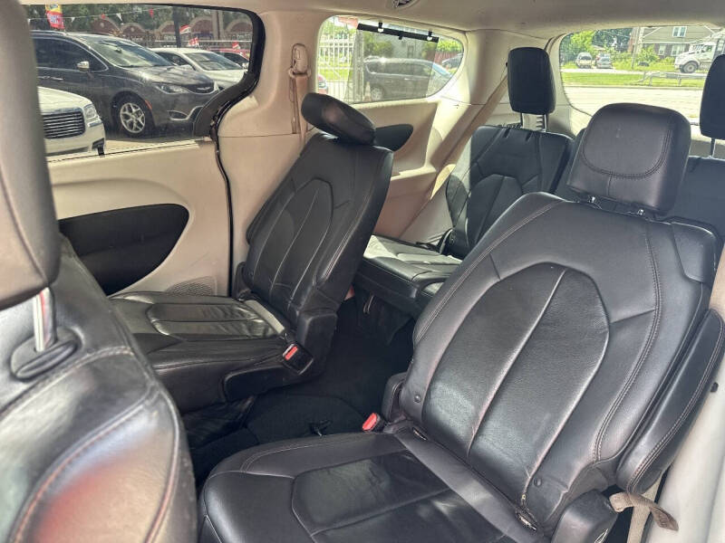 2017 Chrysler Pacifica Touring-L