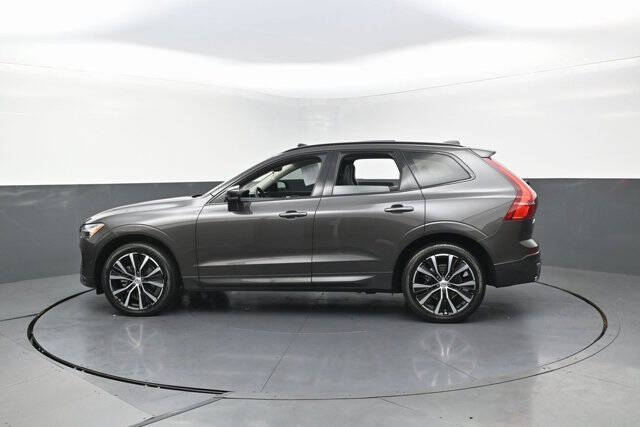 2023 Volvo XC60 B5 Plus Dark Theme
