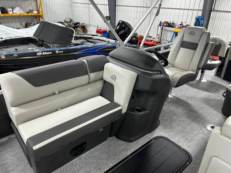 2026 Sun Tracker Fishin' Barge 22 XP3