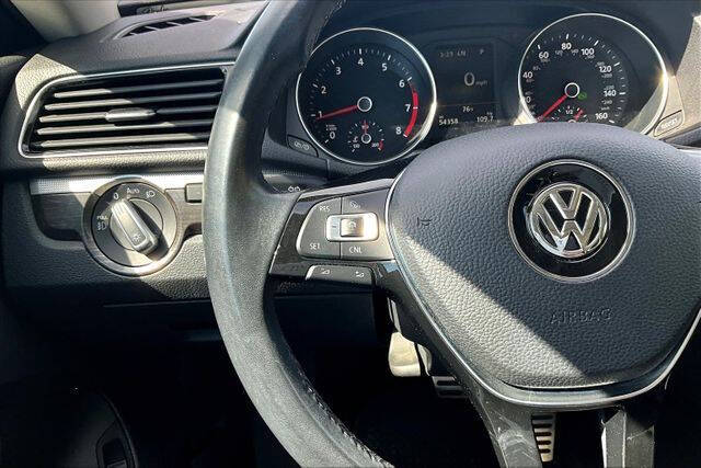 2018 Volkswagen Passat 2.0T SEL Premium