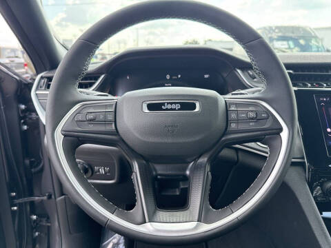 2025 Jeep Grand Cherokee Laredo