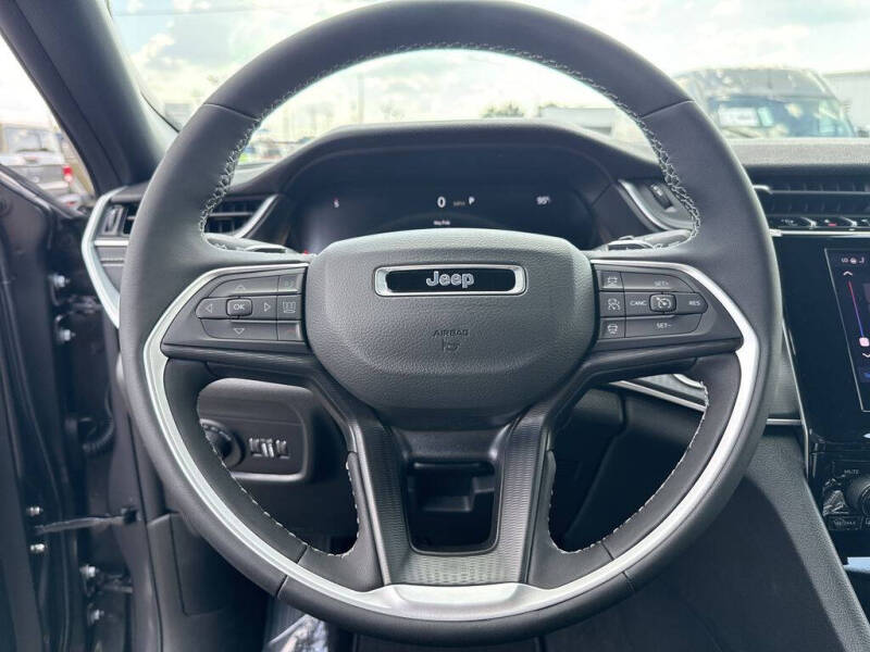 2025 Jeep Grand Cherokee Laredo