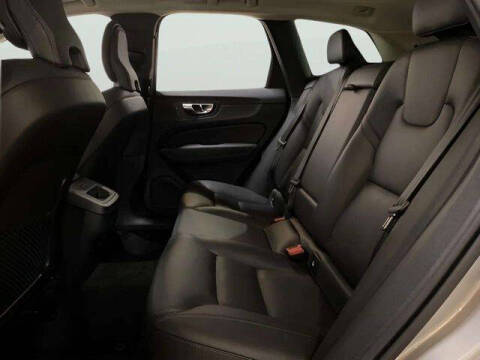 2025 Volvo XC60 B5 Core Dark Theme