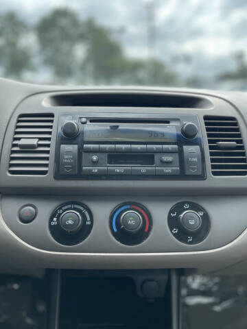 2004 Toyota Camry LE