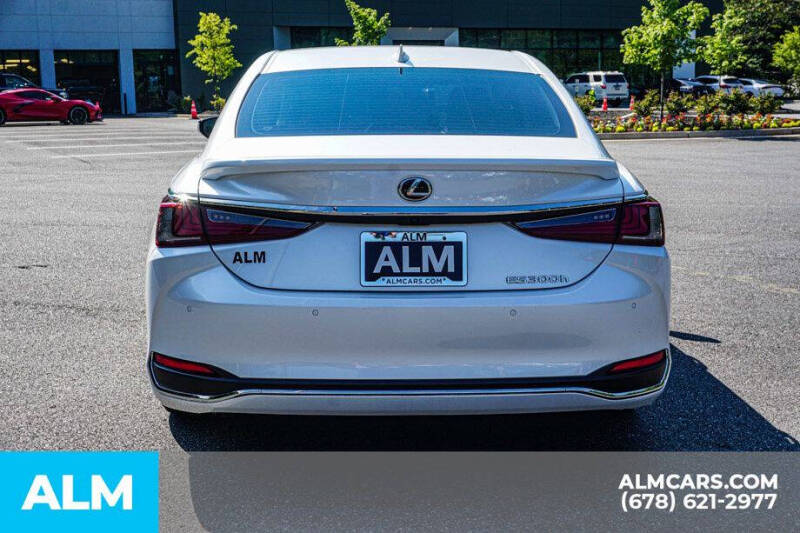 2024 Lexus ES 300h Luxury