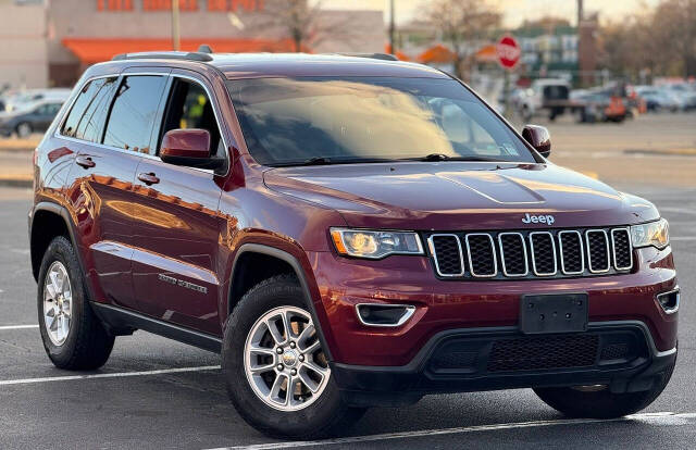 2019 Jeep Grand Cherokee Laredo E photo 3