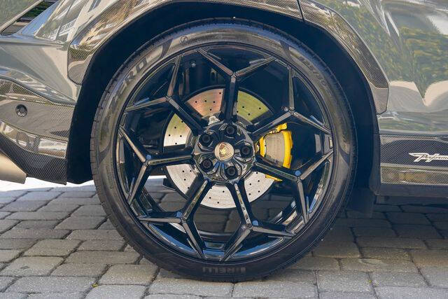 2023 Lamborghini Urus Performante